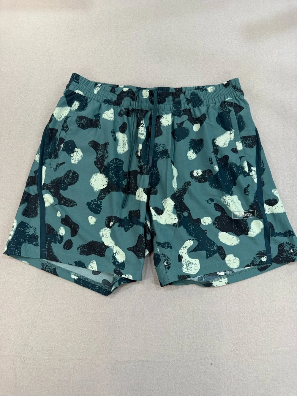 Legends Bishop Men’s Shorts Distressed Camo Marine Linerless with Pockets size L